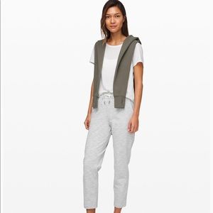 LULULEMON ON THE FLY 7/8 PANT size 8